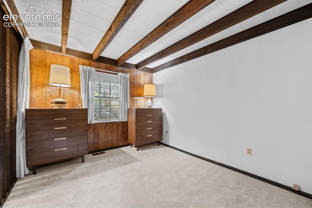 Image 11 of 38: Dining Area