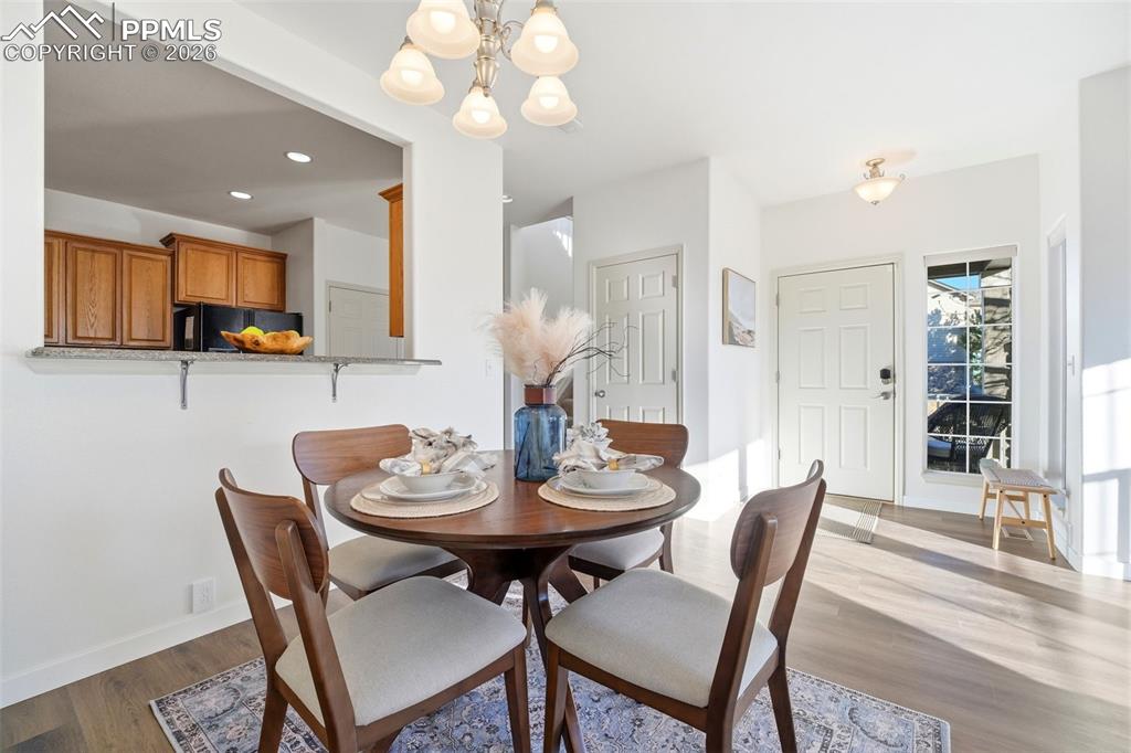 Image 10 of 41: Dining Area