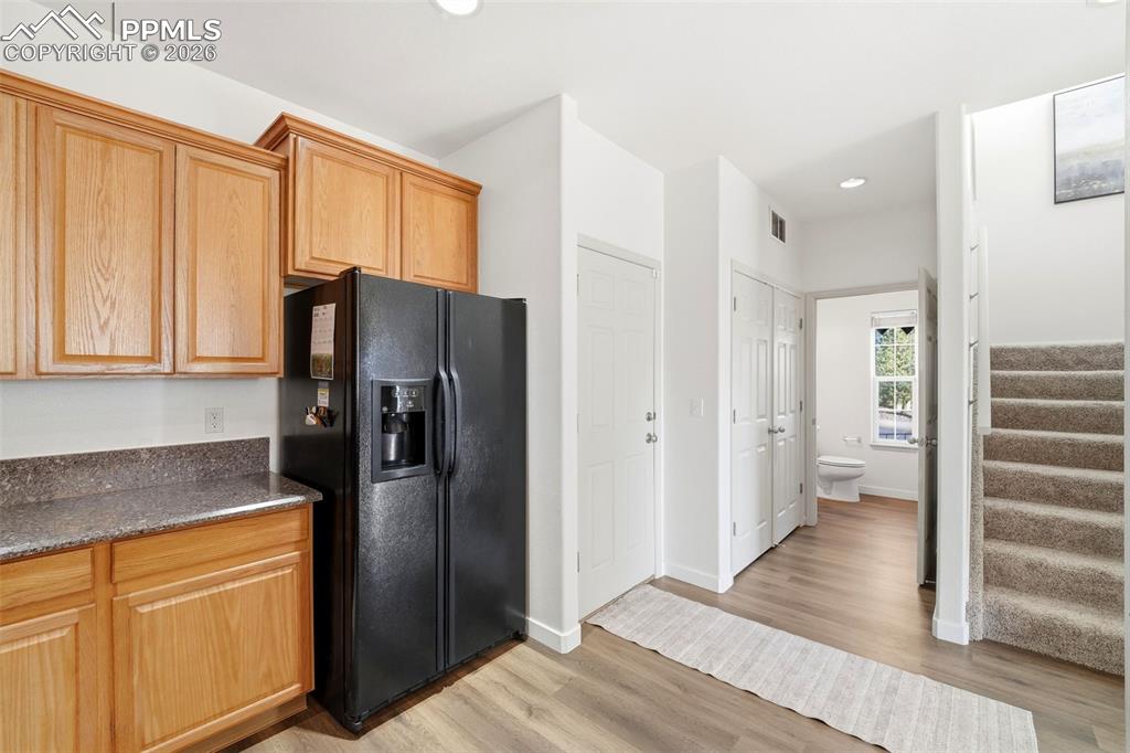 Image 16 of 41: Kitchen