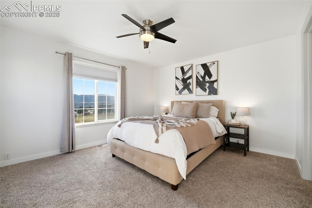 Image 17 of 41: Bedroom