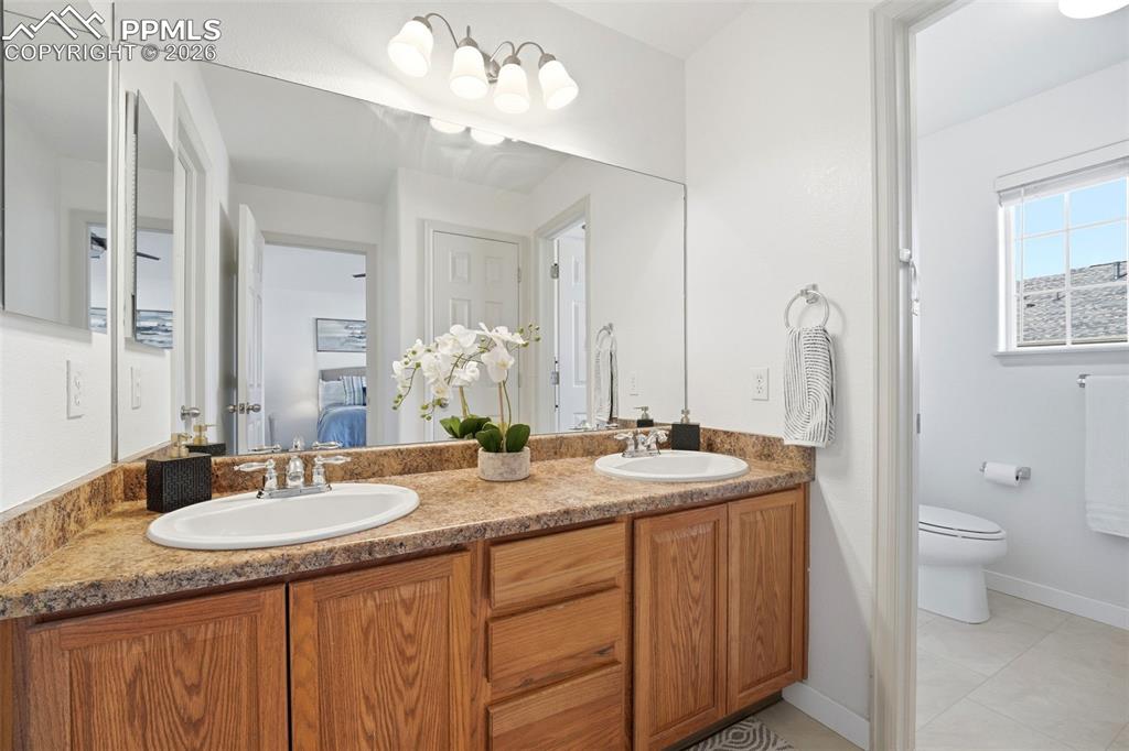 Image 26 of 41: Bathroom