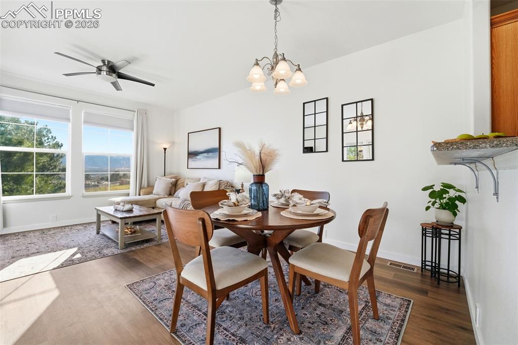 Image 9 of 41: Dining Area