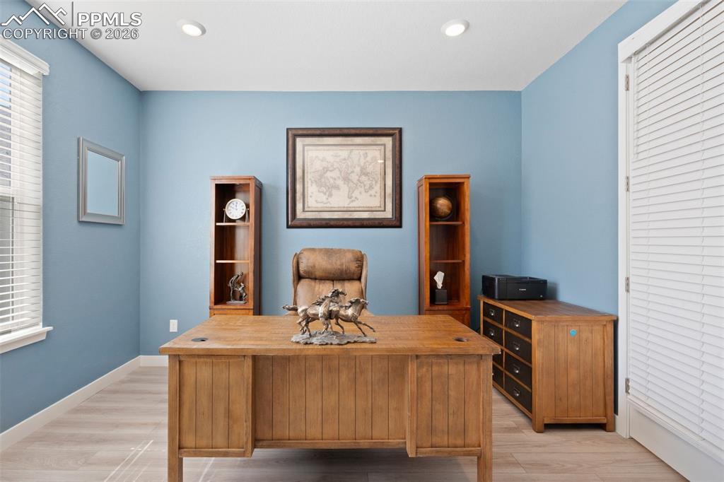 Image 14 of 26: Bedroom