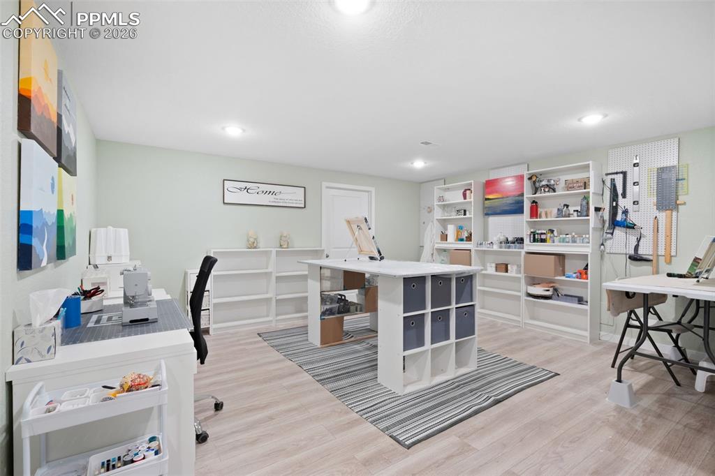 Image 16 of 26: Office