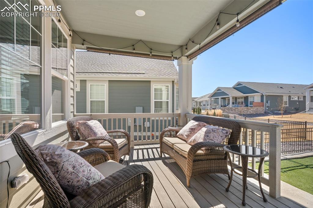 Image 19 of 26: Deck