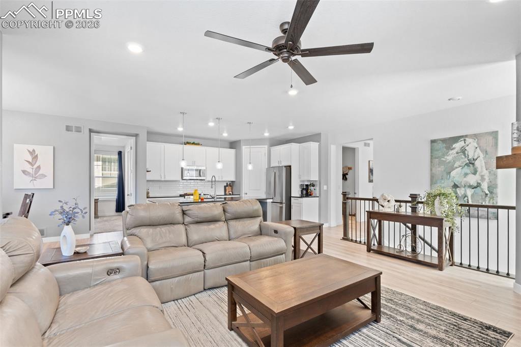 Image 2 of 26: Dining Area