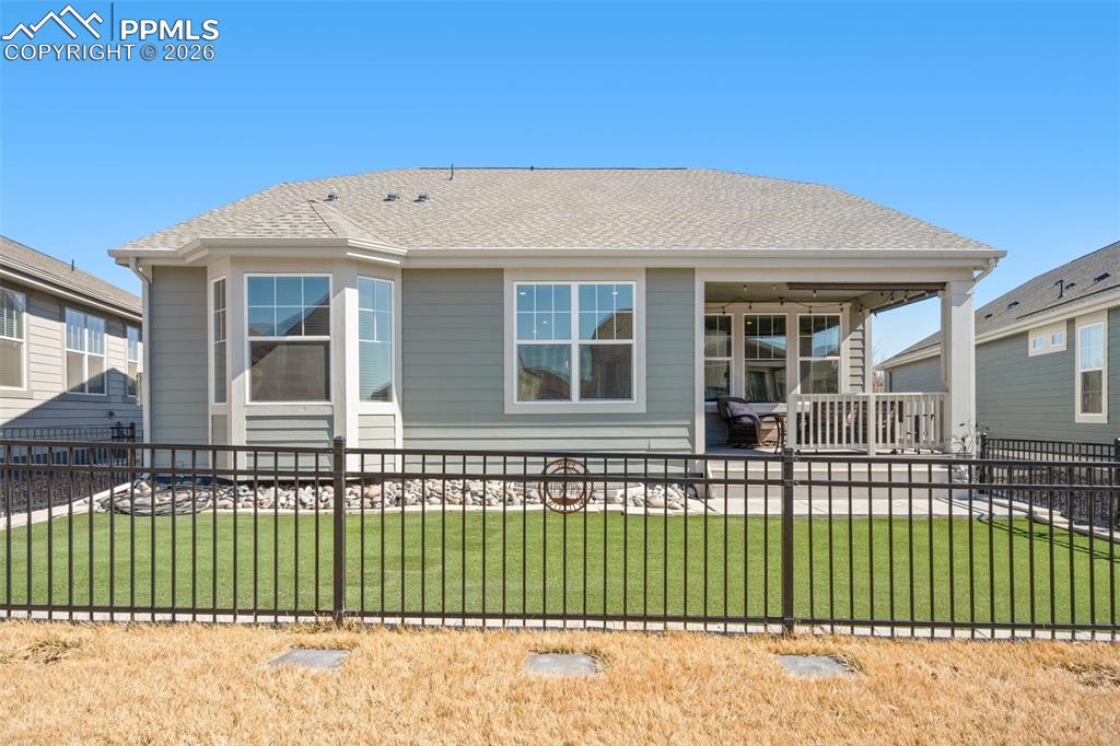 Image 20 of 26: Back of Structure