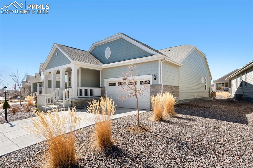 Image 22 of 26: Living Room