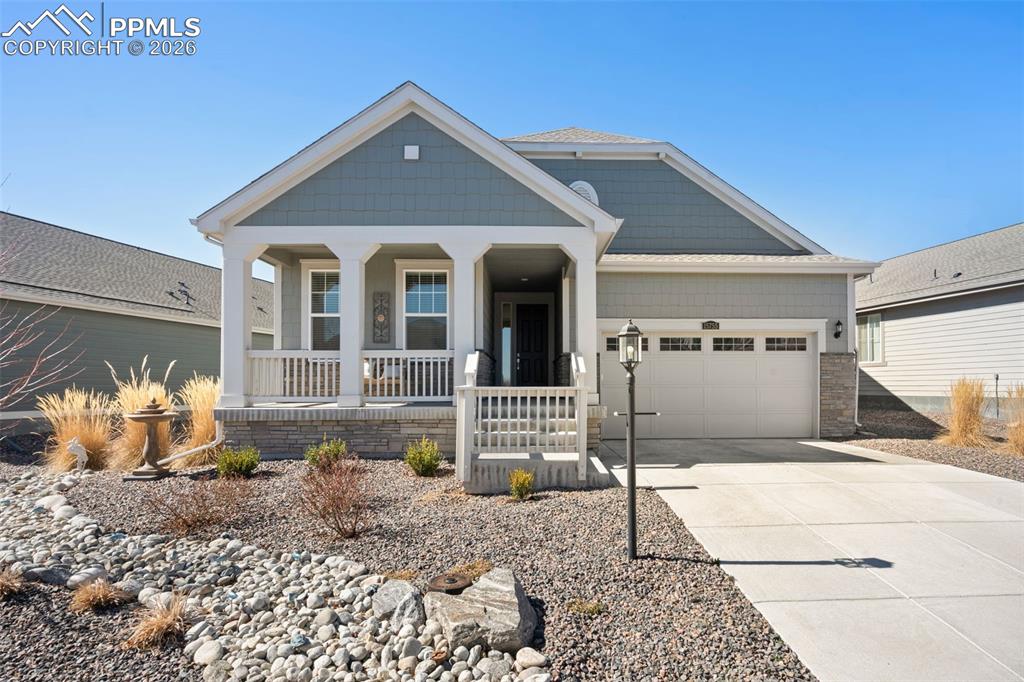 Image 23 of 26: Living Room