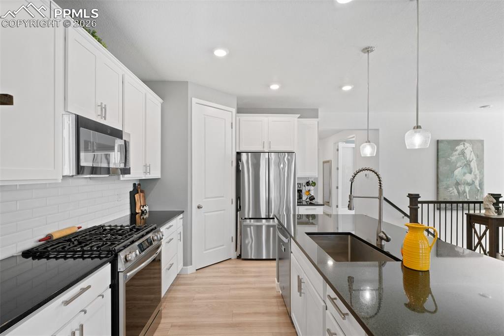 Image 4 of 26: Office