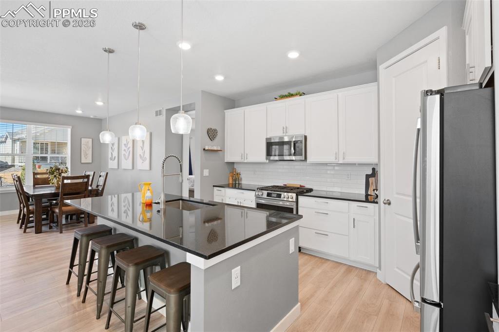 Image 7 of 26: Laundry