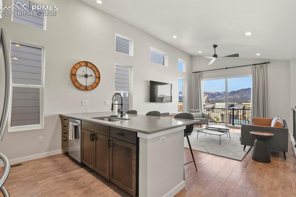 Image 11 of 30: Kitchen