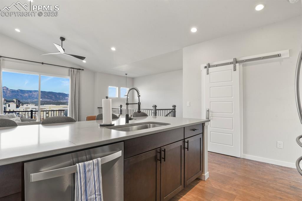 Image 12 of 30: Kitchen