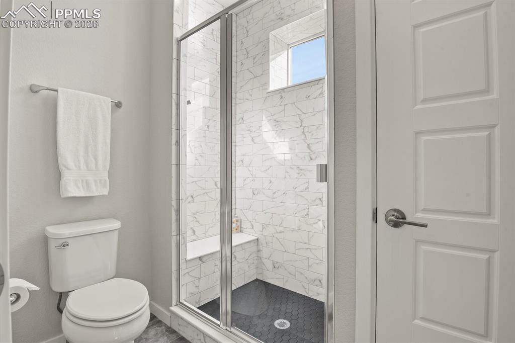 Image 19 of 30: Bathroom