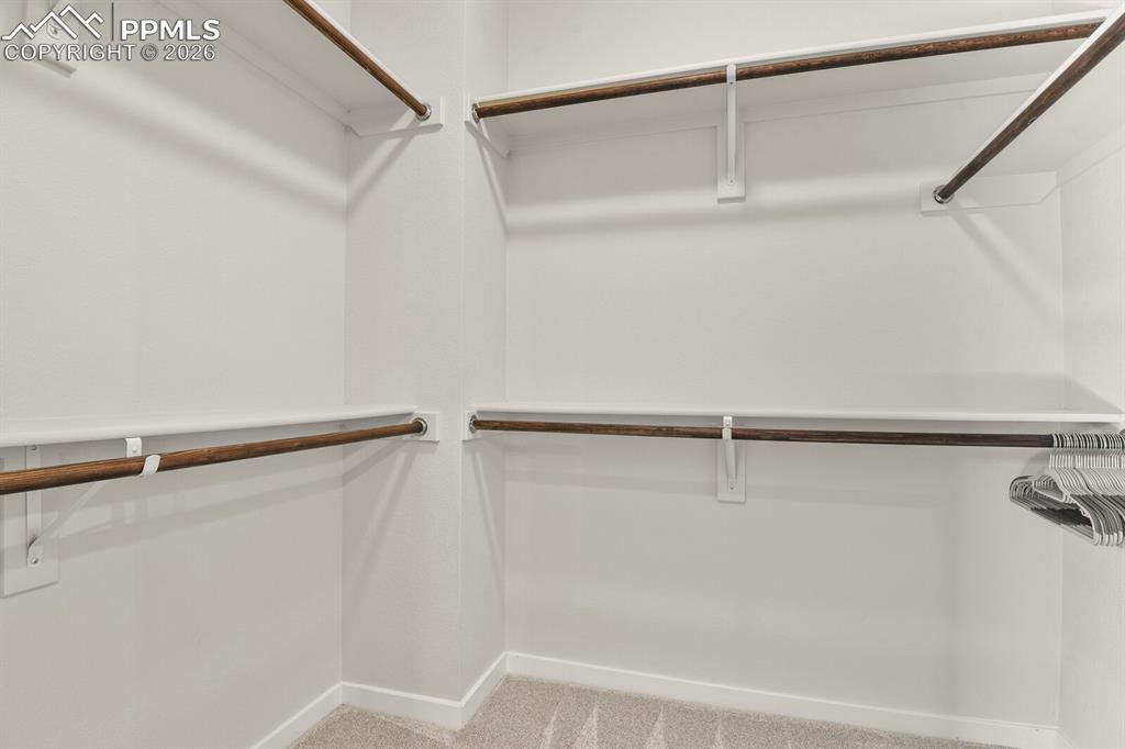 Image 20 of 30: Closet