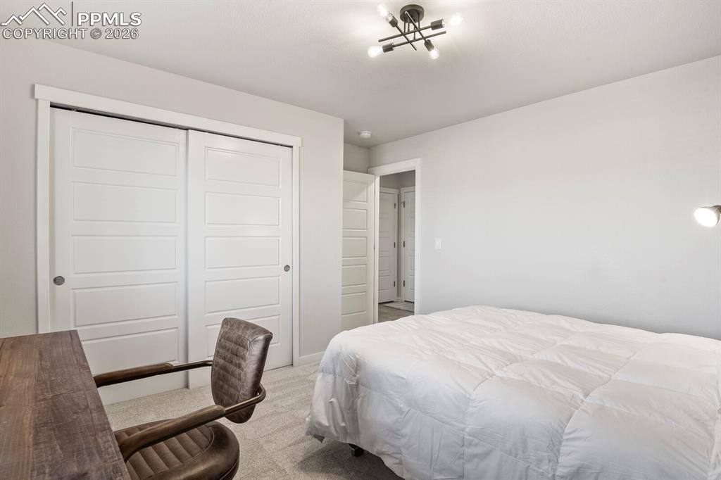 Image 23 of 30: Bedroom