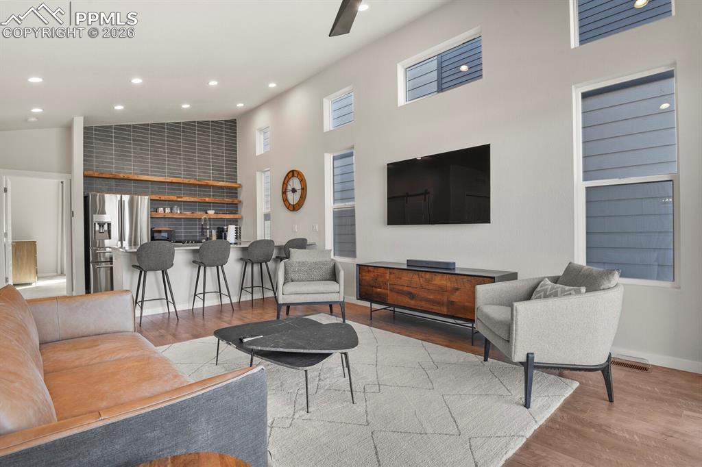 Image 8 of 30: Living Room