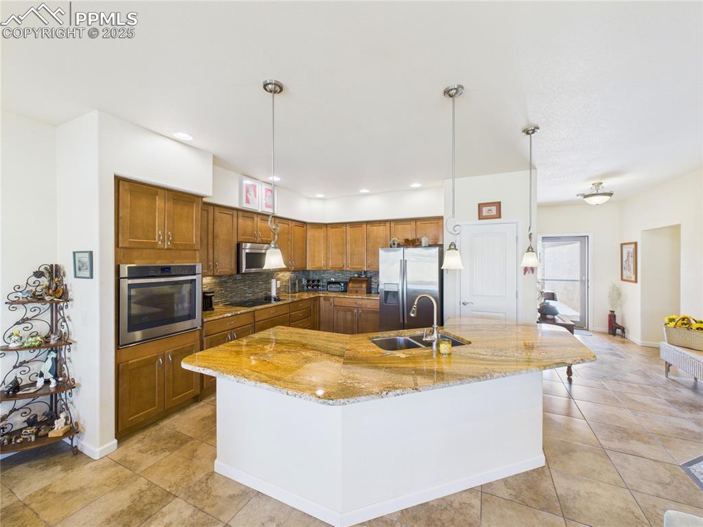 Image 10 of 37: Kitchen