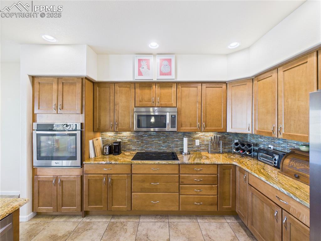 Image 12 of 37: Kitchen