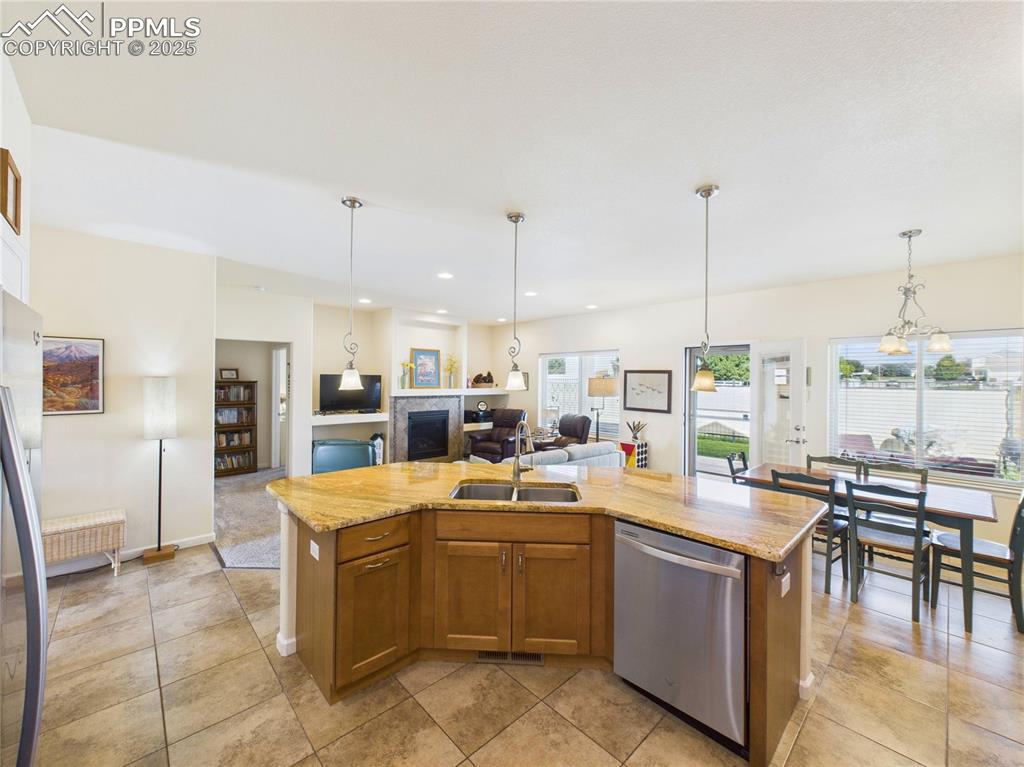 Image 14 of 37: Kitchen