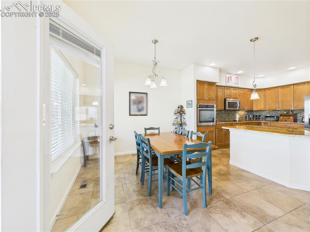 Image 15 of 37: Dining Area