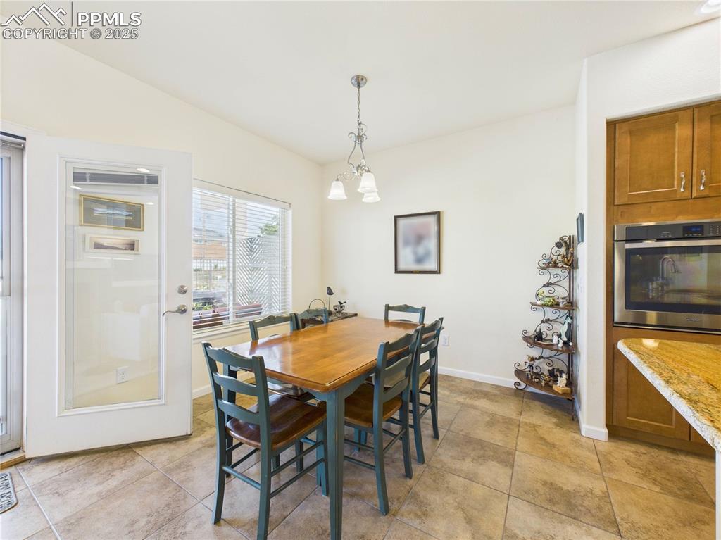 Image 16 of 37: Dining Area