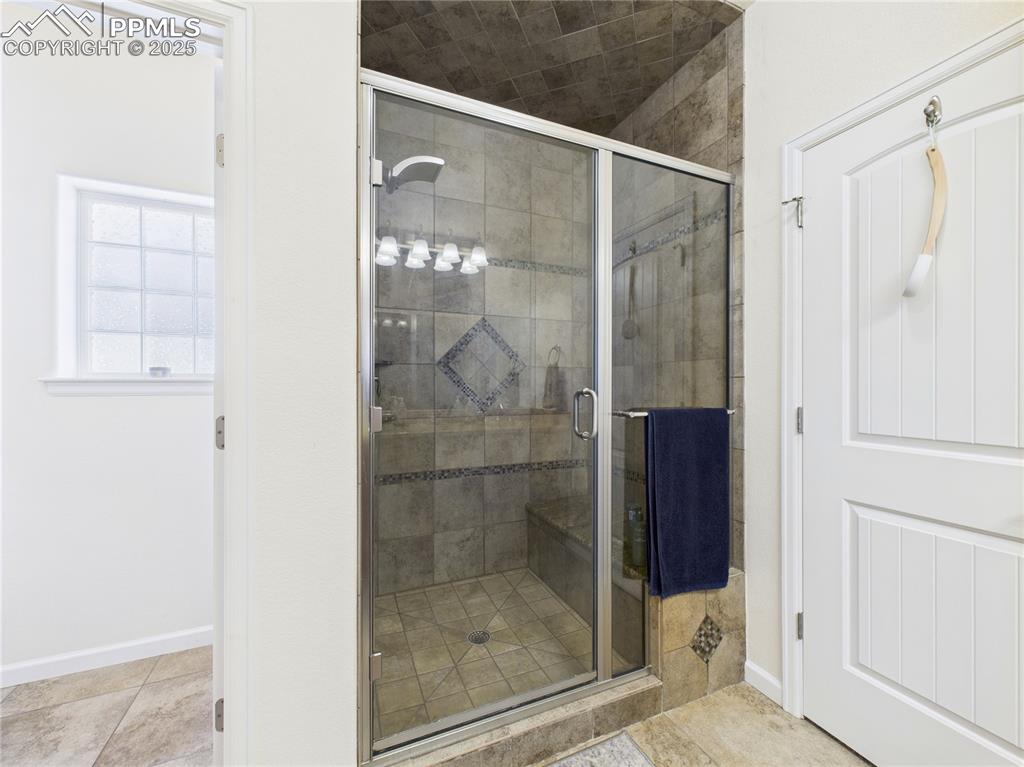 Image 20 of 37: Bathroom