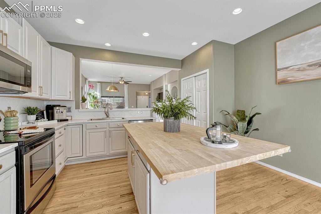 Image 18 of 47: Pinterest worthy kitchen!