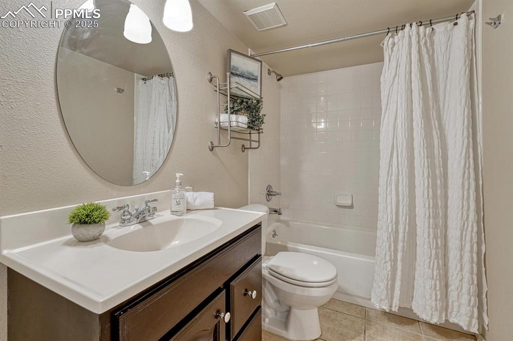 Image 31 of 47: Basement full bathroom.
