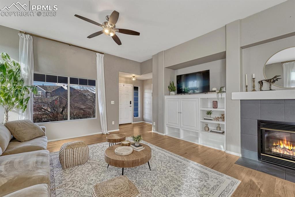 Image 5 of 47: Living Room