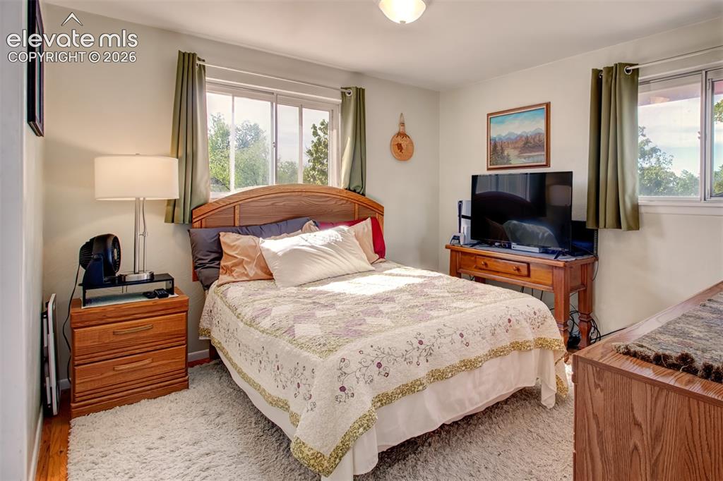 Image 16 of 31: Bedroom