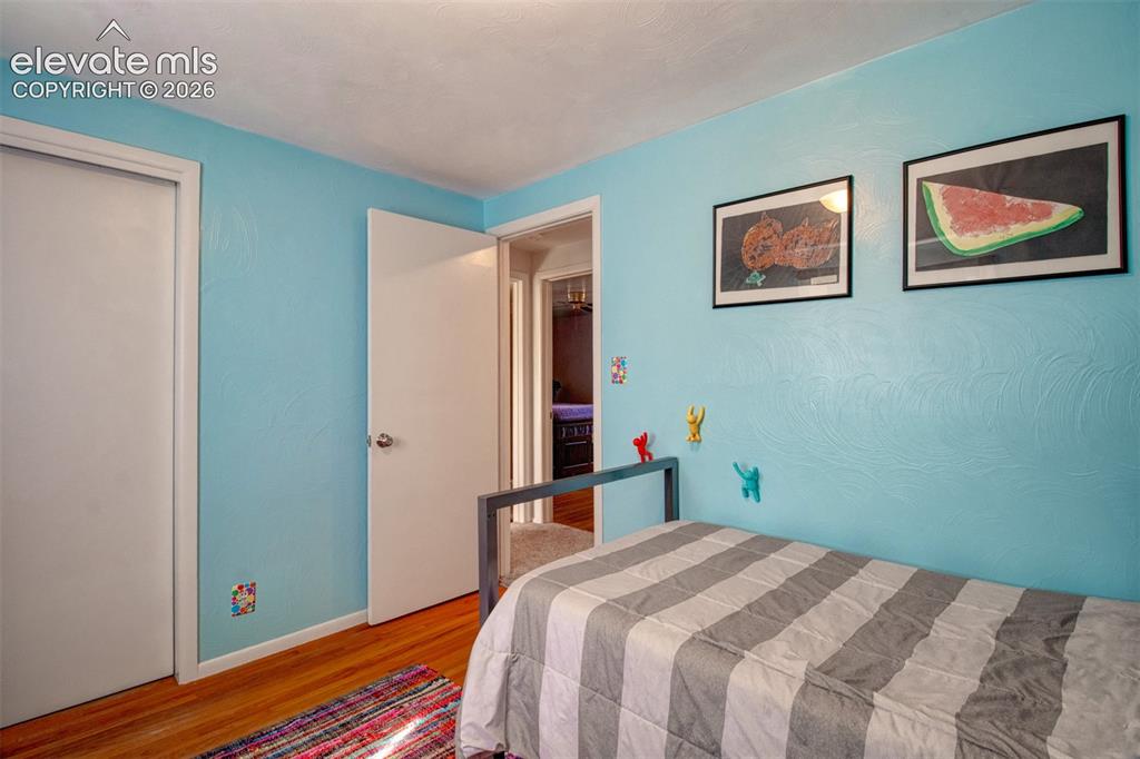 Image 18 of 31: Bedroom