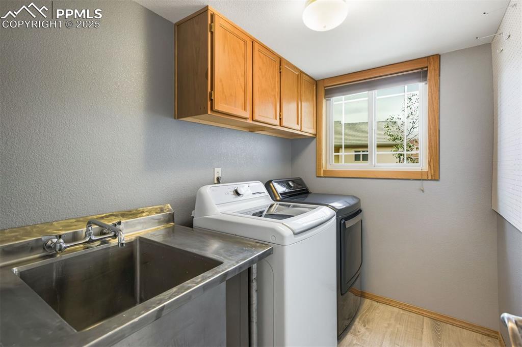 Image 26 of 50: Laundry