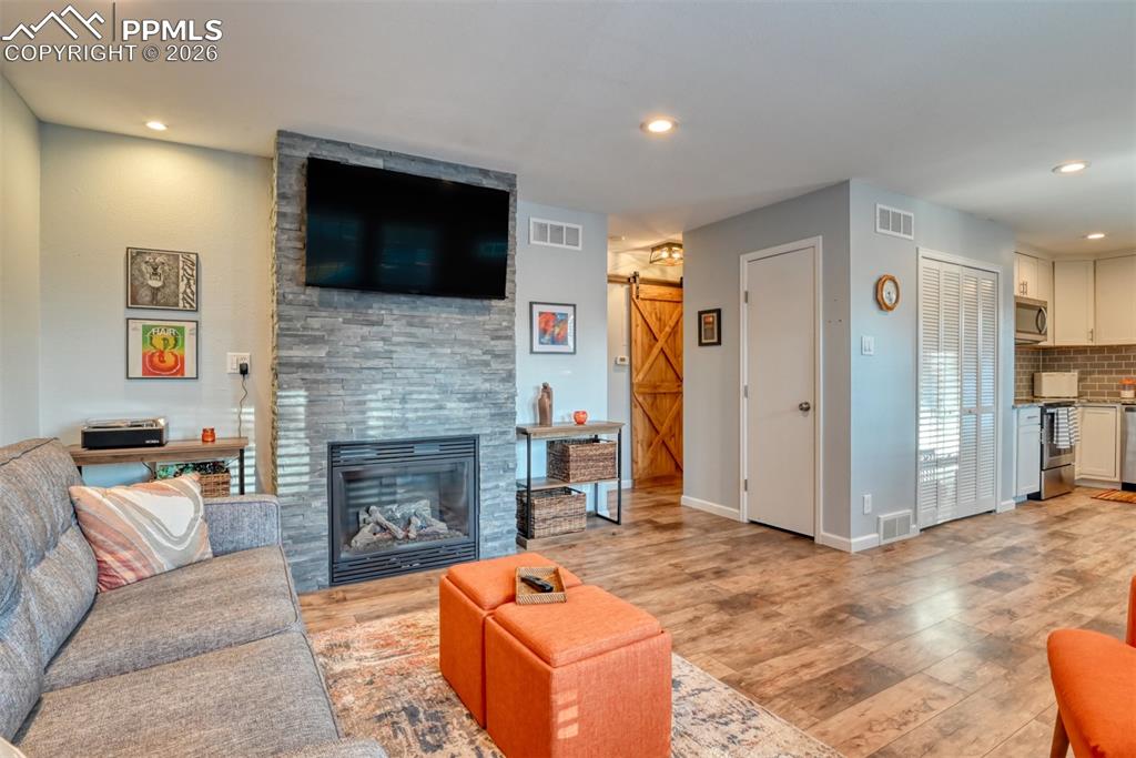 Image 5 of 20: Living Room