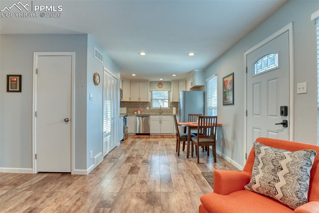 Image 6 of 20: Kitchen