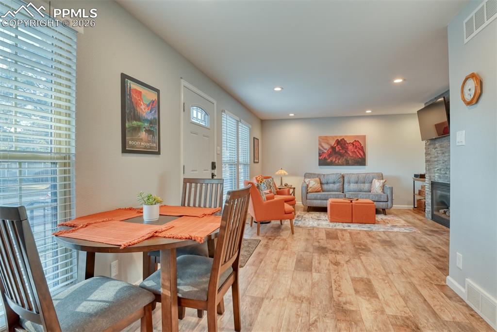 Image 7 of 20: Dining Area