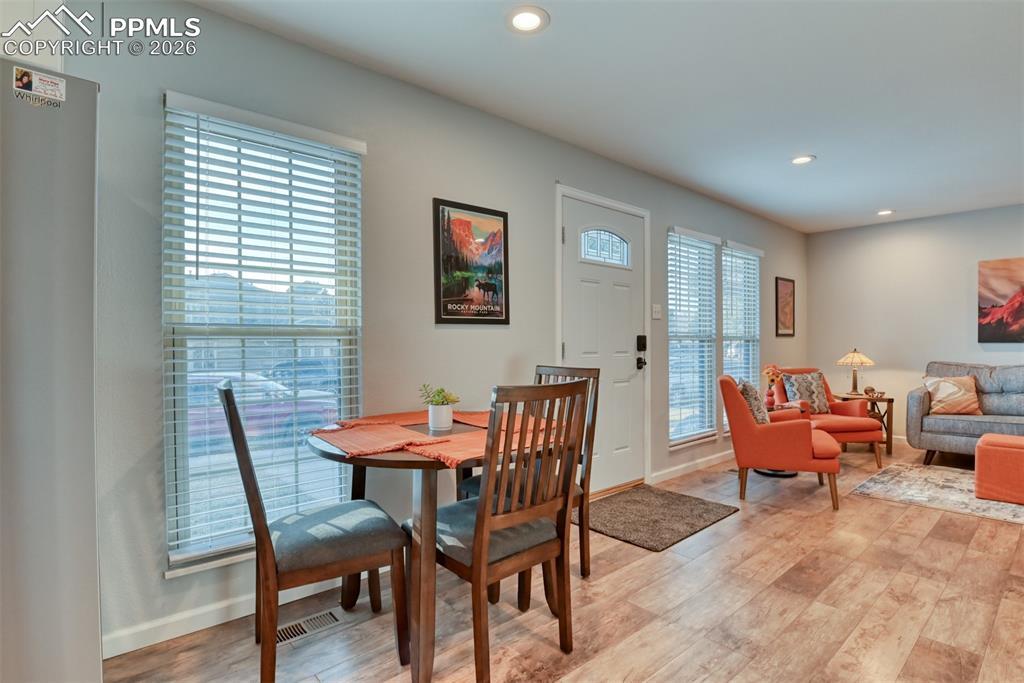 Image 8 of 20: Dining Area