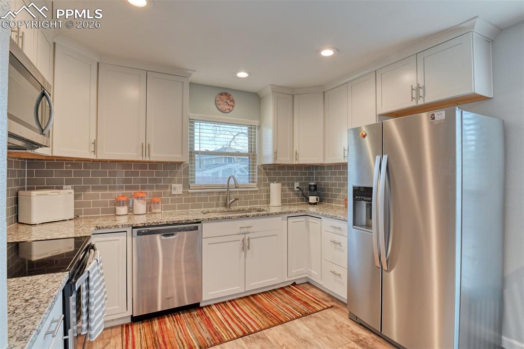 Image 9 of 20: Kitchen