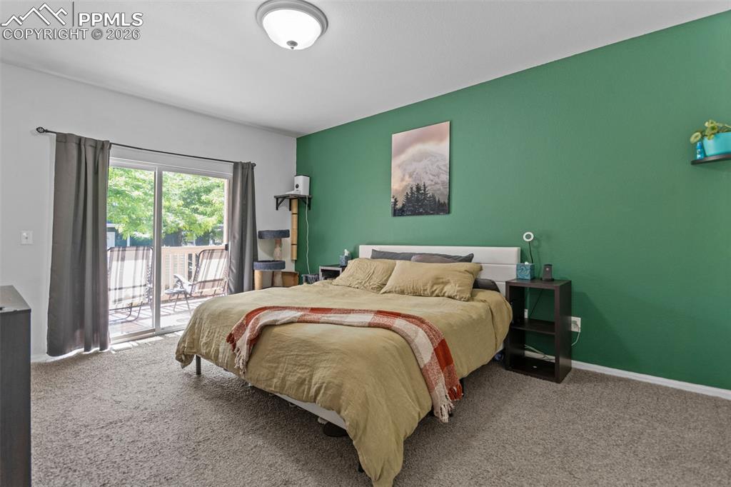 Image 19 of 27: Bedroom