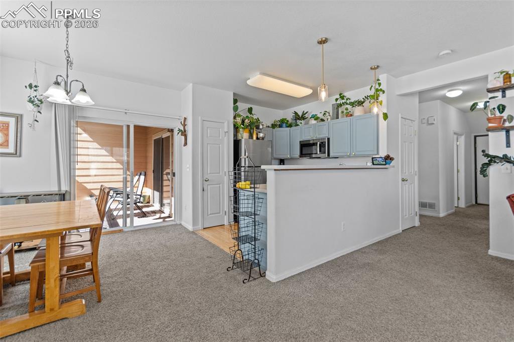 Image 4 of 27: Kitchen