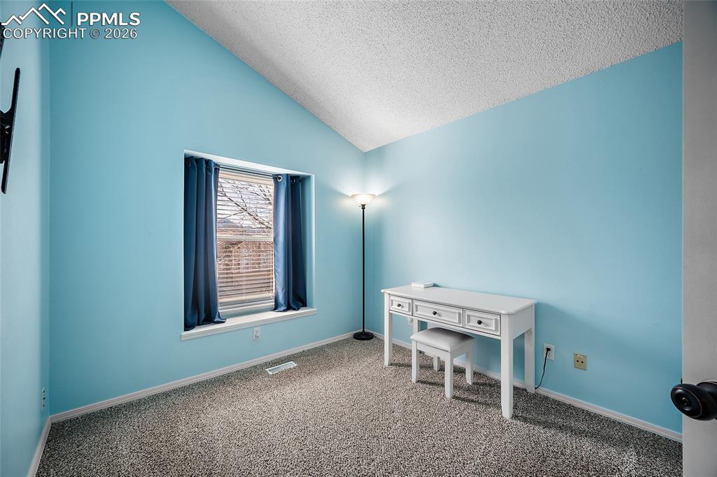 Image 19 of 46: Bedroom