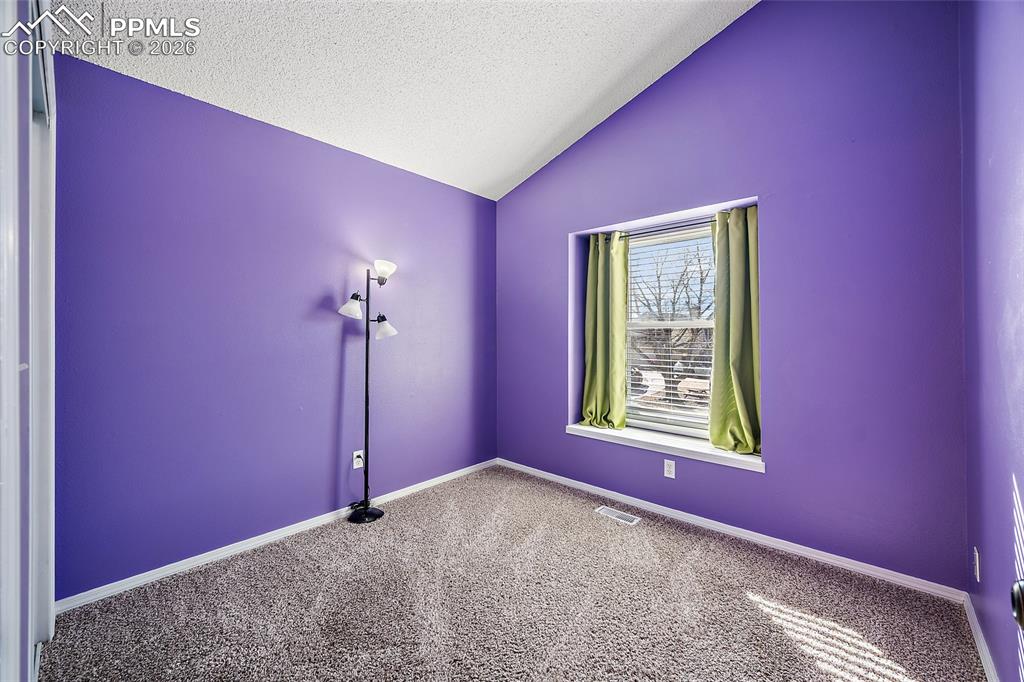 Image 22 of 46: Bedroom