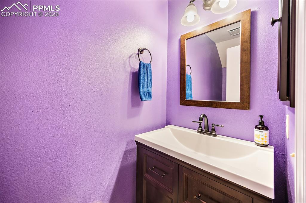 Image 30 of 46: Bathroom