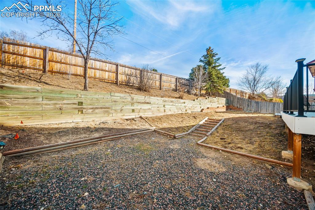 Image 35 of 46: Yard