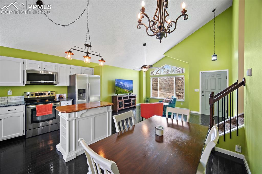 Image 6 of 46: Dining Area