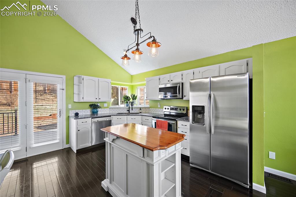 Image 8 of 46: Kitchen