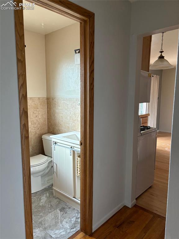 Image 7 of 7: Bathroom