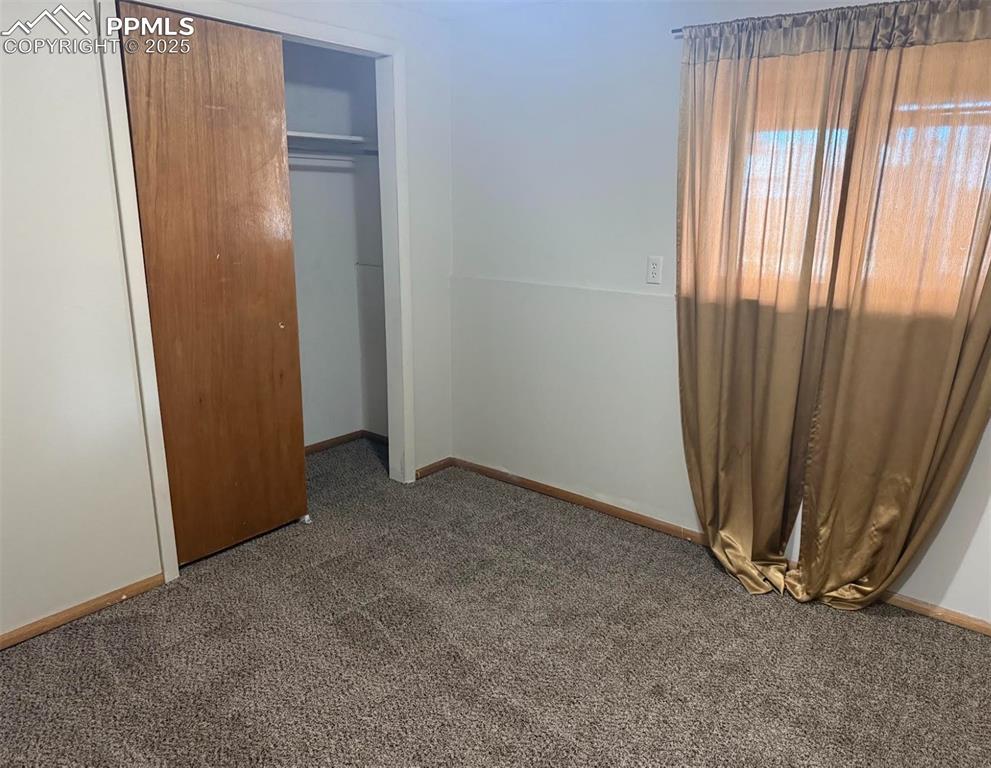 Image 9 of 12: Bedroom