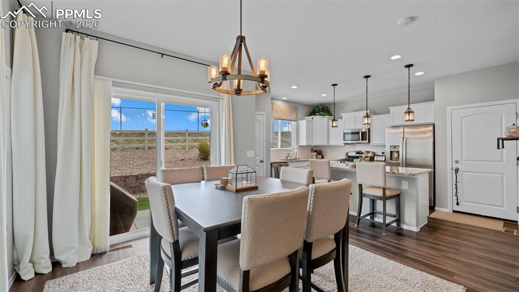 Image 10 of 34: Dining Area