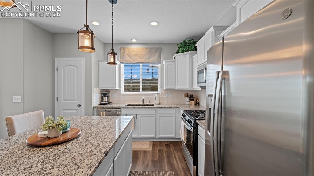 Image 14 of 34: Kitchen